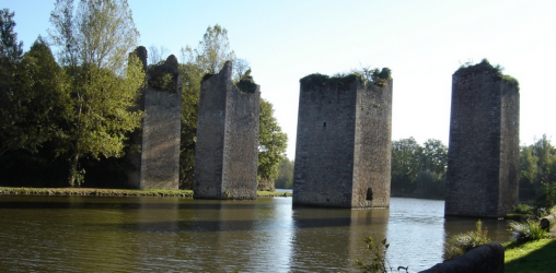 Etang municipal à Lussac-les-Châteaux - Lussac-les-Châteaux, Auvergne-Rhône-Alpes